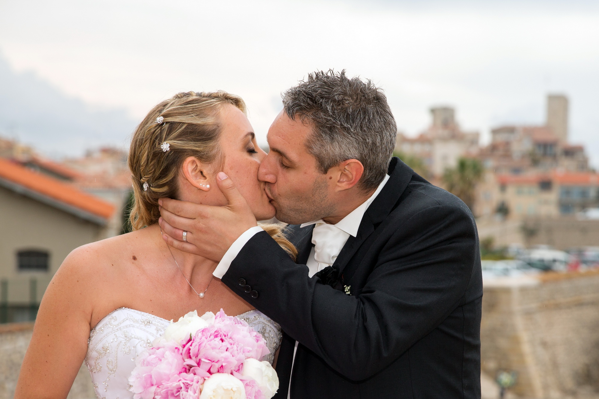 Le Mariage de Delphine et Franck, La romance sur le bord de mer, Vieil Antibes, Film de Mariage, PlanetGFX