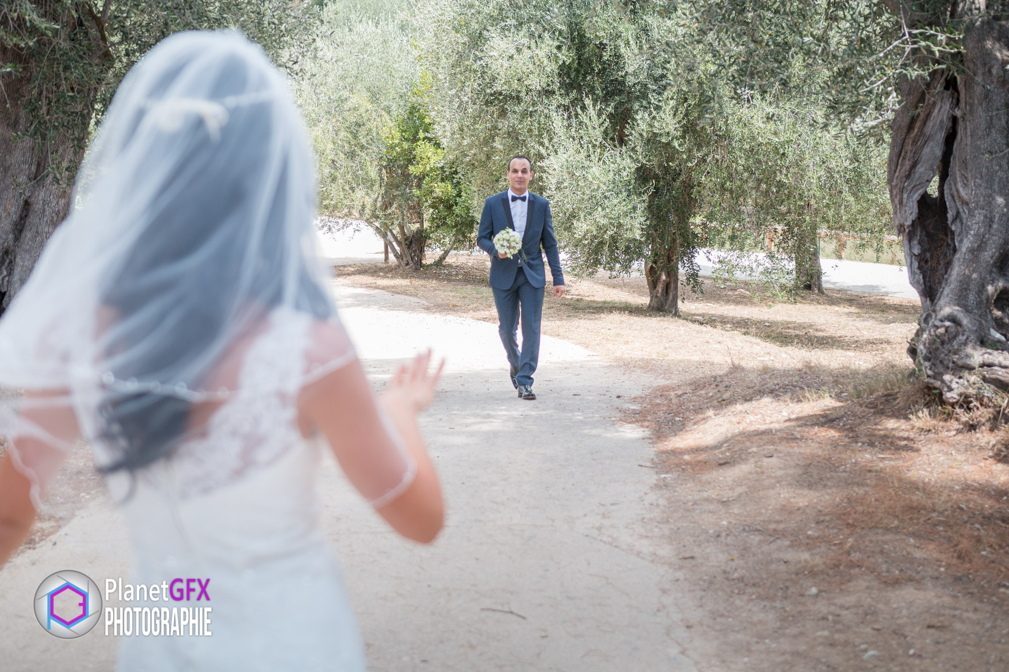 Le Mariage de Léa et Sélim, la rencontre au parc Estienne d'Orves, Nice, Photographie et Film de Mariage, PlanetGFX