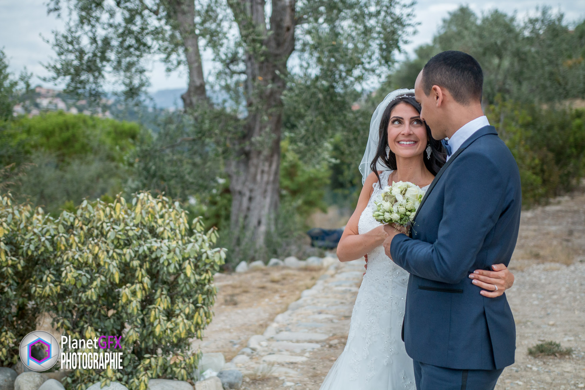 Le Mariage de Léa et Sélim, la rencontre au parc Estienne d'Orves, Nice, Photographie et Film de Mariage, PlanetGFX