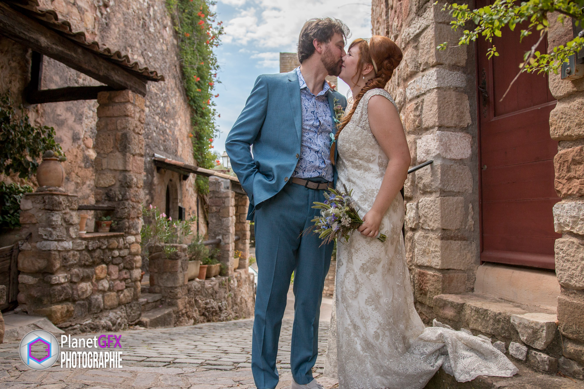 Le Mariage de Maïté et Xavier, romance au coeur du village médiéval provençal des Arcs sur Argens, Provence, Photographe Mariage, PlanetGFX
