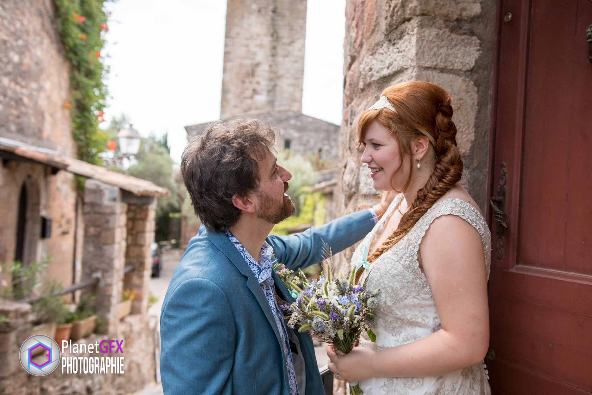 Le Mariage de Maïté et Xavier, romance au coeur du village médiéval provençal des Arcs sur Argens, Provence, Photographe Mariage, PlanetGFX