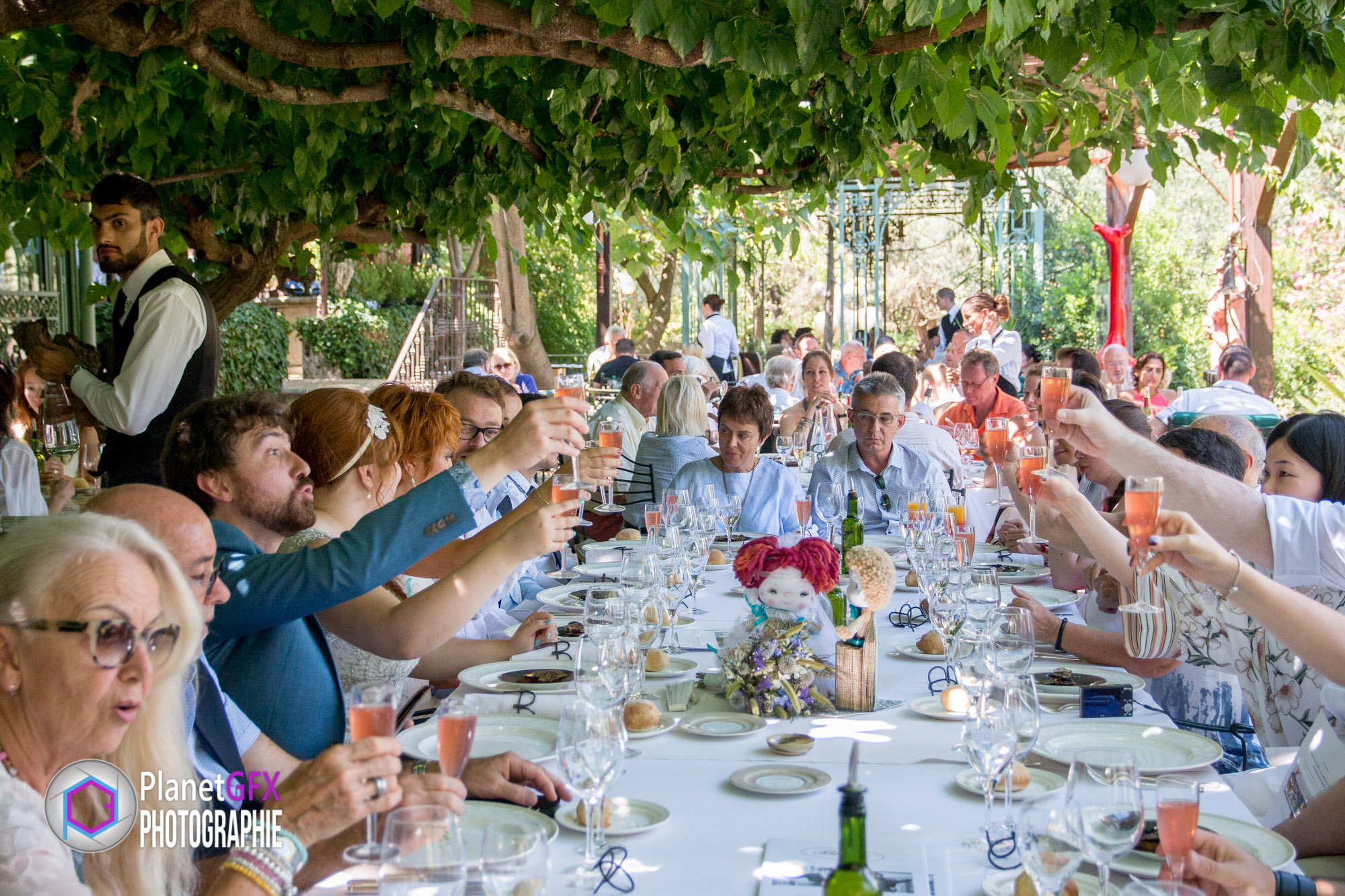 Le Mariage de Maïté et Xavier, repas restaurant Taradeau, Provence, Photographe Mariage, PlanetGFX