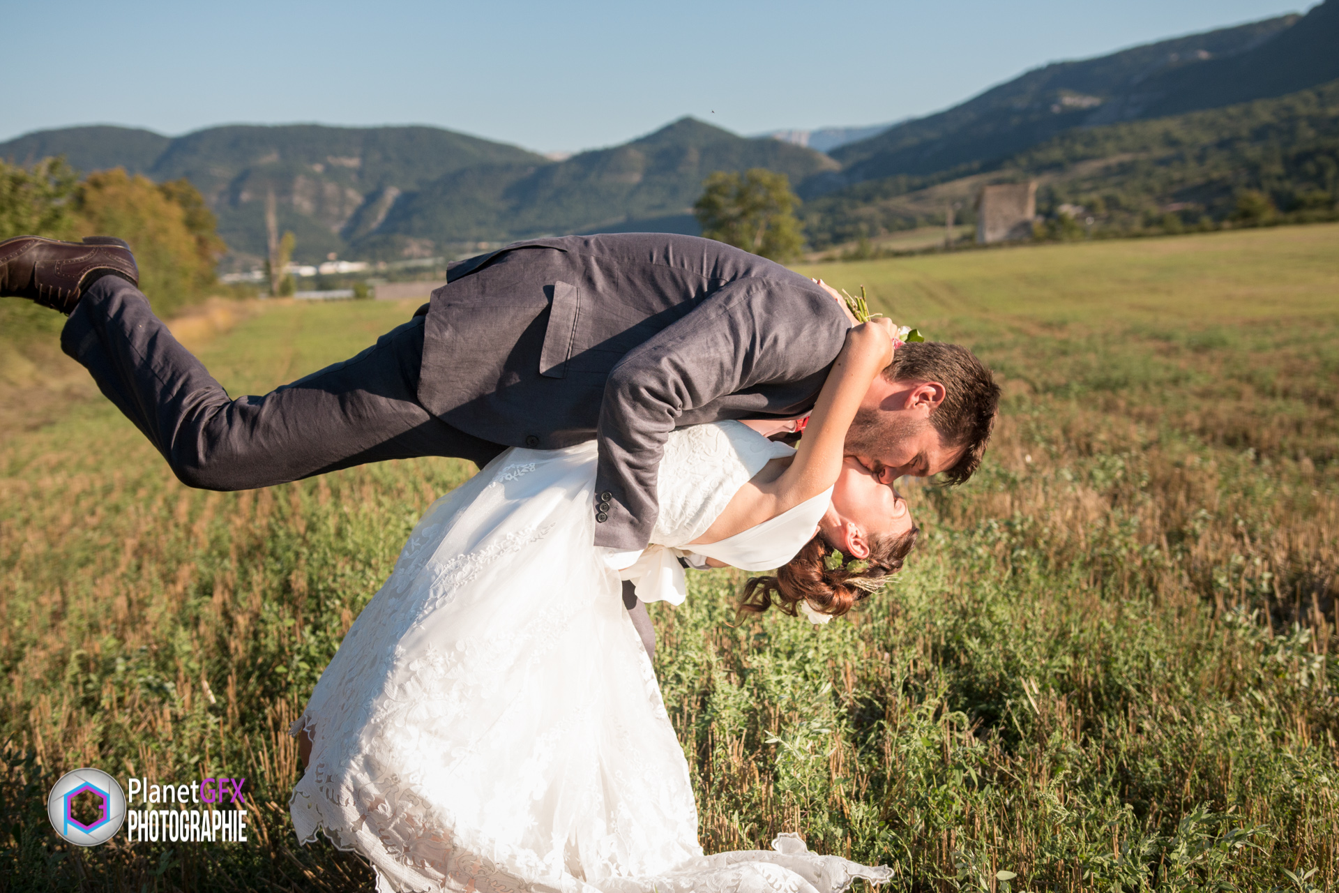 Mariage Gabrielle & Matthieu, à Ribiers (05), Photo Romance Couple