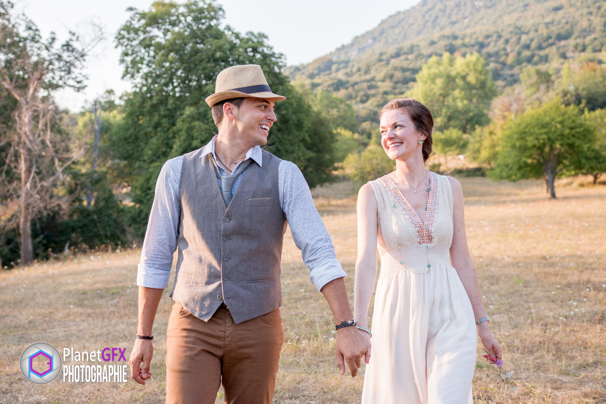 Le Mariage surprise d'Aurélie et Rémi, romance bohême au domaine des courmettes, Tourettes sur Loup, Photographe Mariage, PlanetGFX