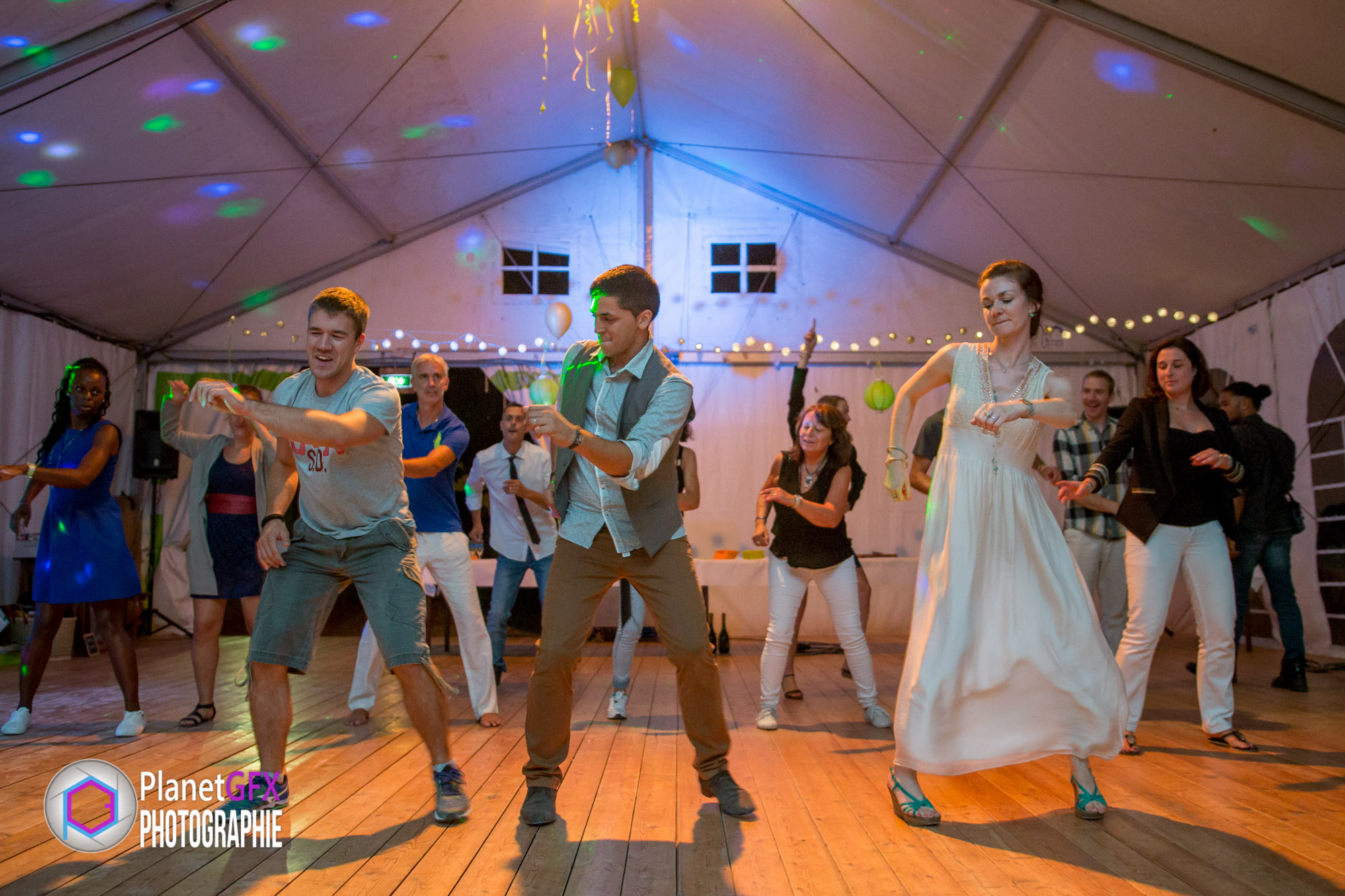Le Mariage surprise d'Aurélie et Rémi, soirée danse au domaine des courmettes, Tourettes sur Loup, Photographe Mariage, PlanetGFX
