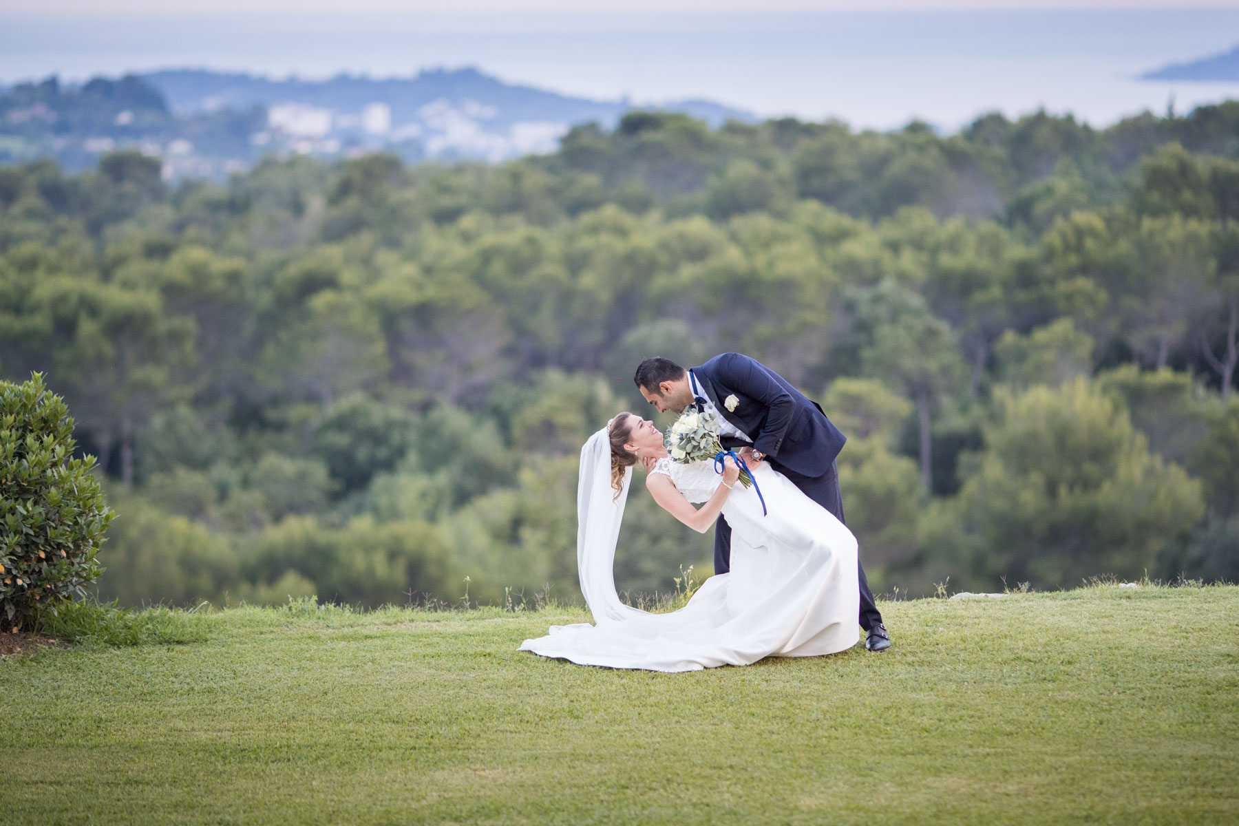 Isabelle + Rami - film mariage chateau castellaras mouans sartoux romance parc chateau mougins antibes alpes maritimes | PlanetGFX