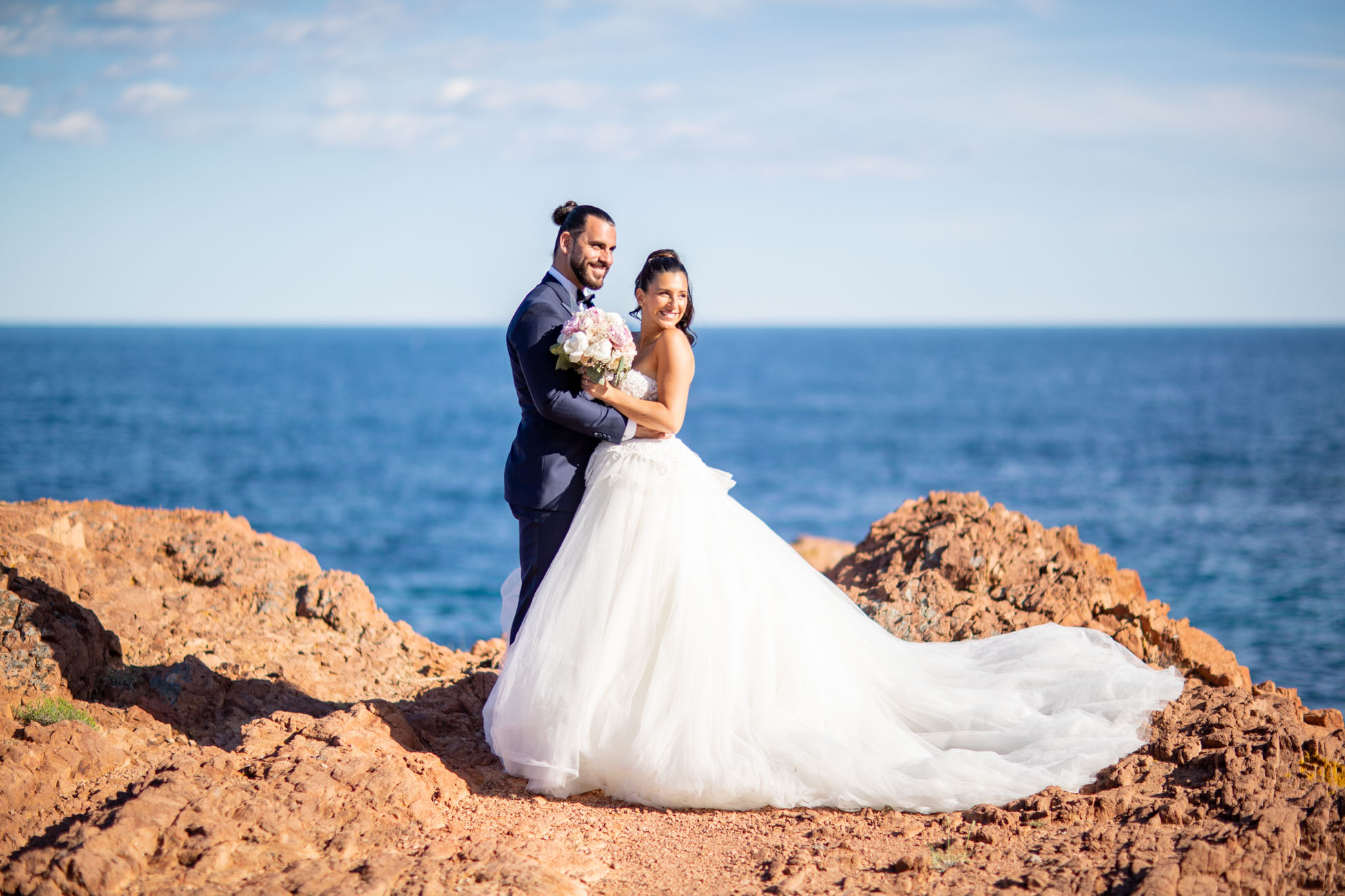 Laura + Samuel - film mariage plage magellan theoule sur romance bord de mer calanque esterel cote azur | PlanetGFX